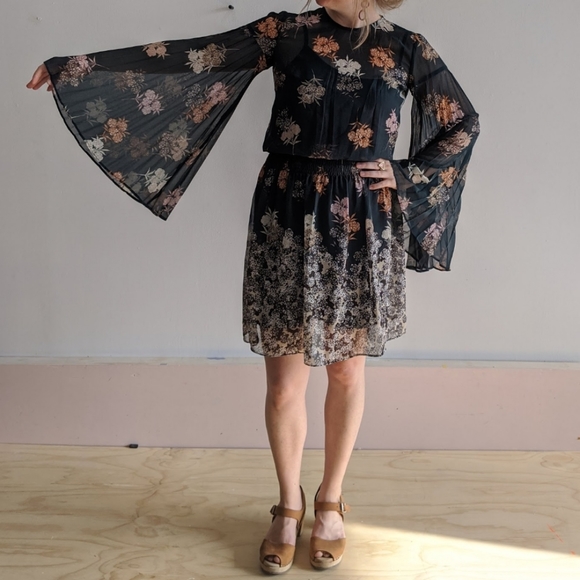 Floral 70s Inspired Dress - Picture 2 of 4